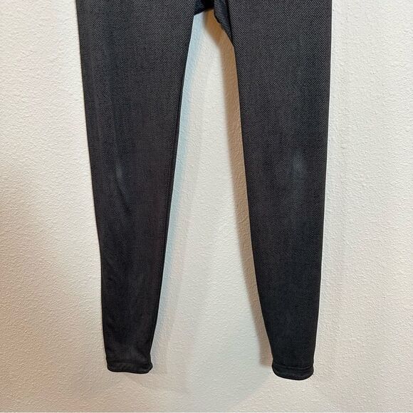 WITH Peloton Reversible Leggings 119 - Picture 6 of 6